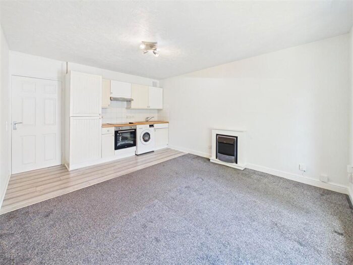 Studio To Rent In Tavistock Court, Nottingham, NG5