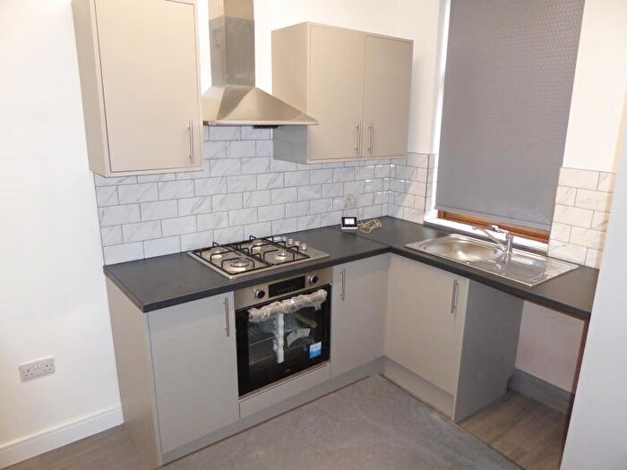 2 Bedroom Terraced House To Rent In Woodview Place, Beeston, LS11