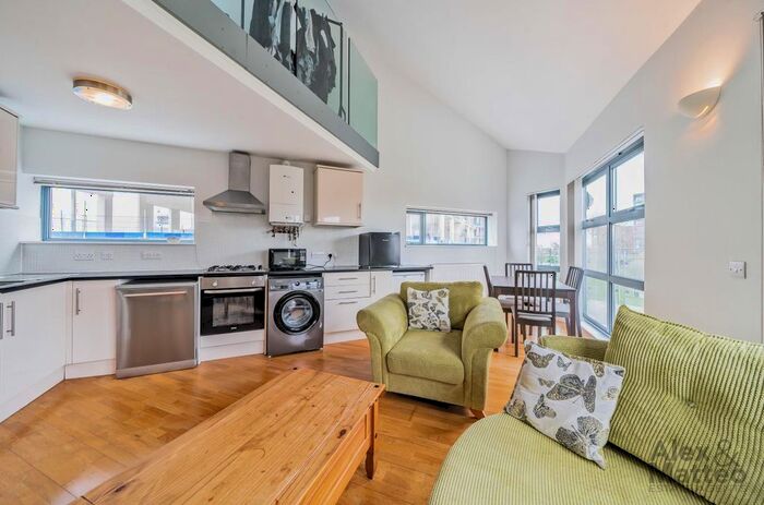 2 Bedroom Flat To Rent In Trundleys Road, London, SE8