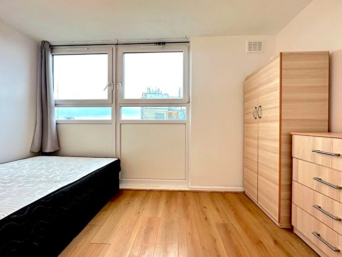 3 Bedroom Maisonette To Rent In Wentworth Mews, Mile End, E3