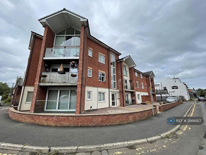 3 Bedroom Flat To Rent In Carisbrooke Apartments, Radcliffe, Manchester, M26
