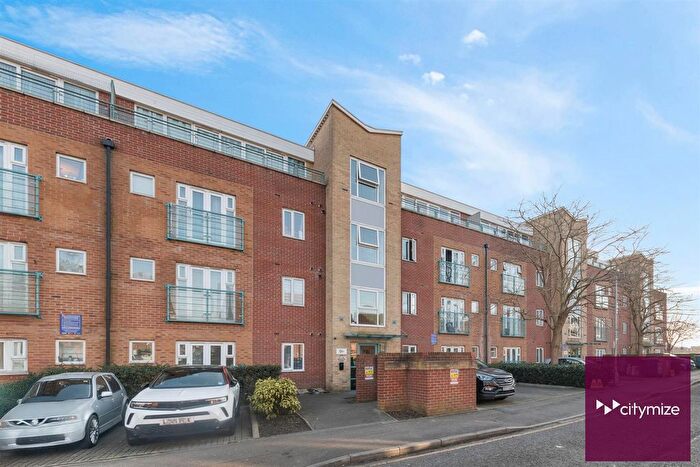 2 Bedroom Flat For Sale In Madison Court, Dagenham, RM10