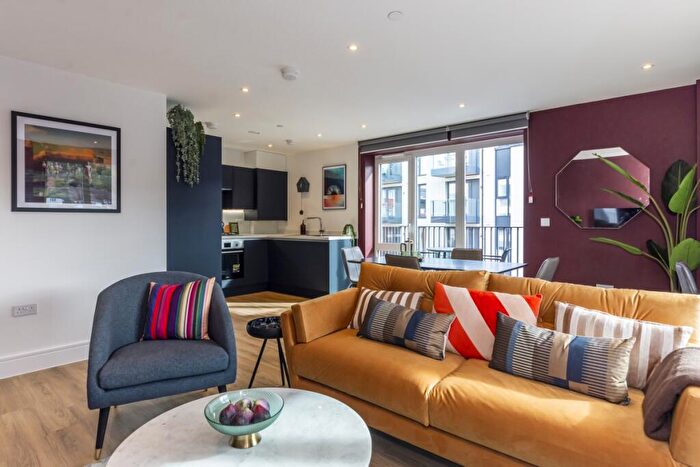 2 Bedroom Apartment To Rent In Kooky High Wycombe, Desborough Road High Wycombe, HP11