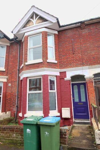 5 Bedroom House To Rent In Highcliff Avenue, SO14