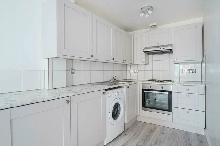 1 Bedroom Flat To Rent In Temple Street, Bethnal Green, London, E2