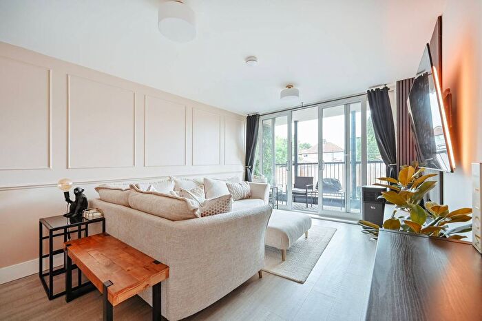 2 Bedroom Flat For Sale In Sloane Court, Watford, WD24