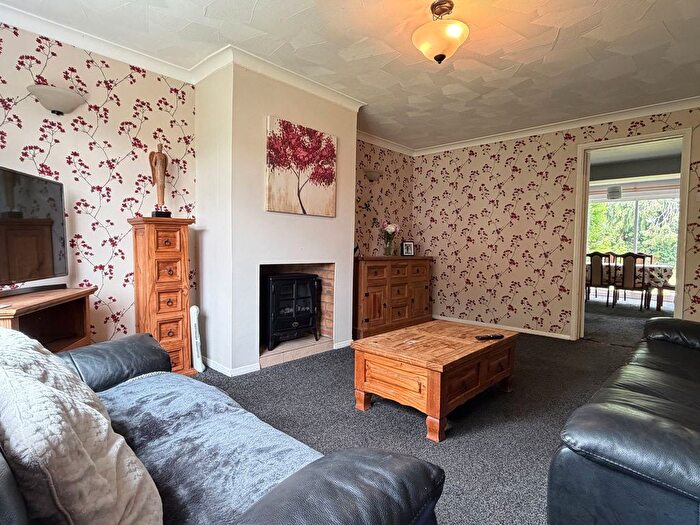 3 Bedroom Semi-Detached House For Sale In The Woodlands, Upton-Upon-Severn, WR8