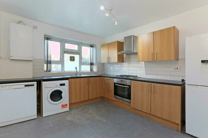 4 Bedroom Flat To Rent In Paulet Road, London, SE5