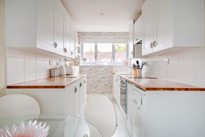 2 Bedroom Apartment For Sale In Hawley Drive, Leybourne, West Malling, ME19