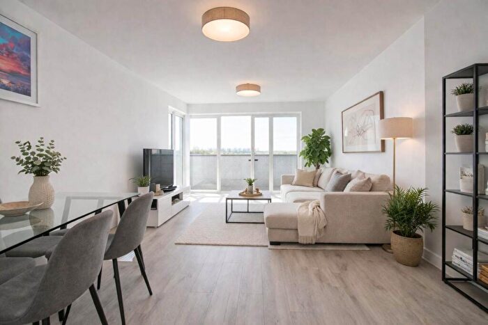 1 Bedroom Apartment For Sale In Stanton House, Aylesbury, HP21