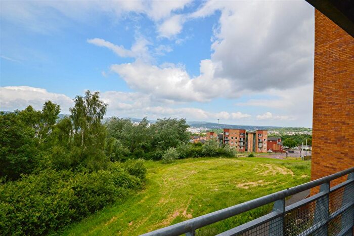 2 Bedroom Flat To Rent In Kenninghall View, Sheffield, S2