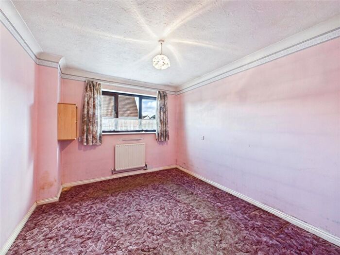 2 Bedroom Bungalow For Sale In Lea Close, Braintree, Essex, CM7