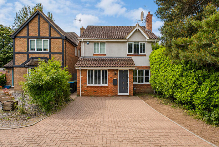 4 Bedroom Detached House For Sale In Kingfisher Drive, Hemel Hempstead, HP3