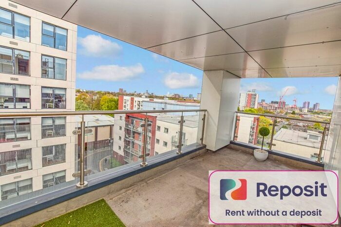2 Bedroom Flat To Rent In The Exchange, Elmira Way, Salford, M5