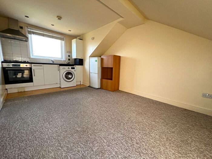 1 Bedroom Flat To Rent In Wellwood Road, Ilford, IG3