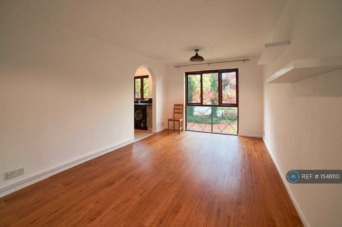 1 Bedroom Flat To Rent In Castle Court, London, SE26