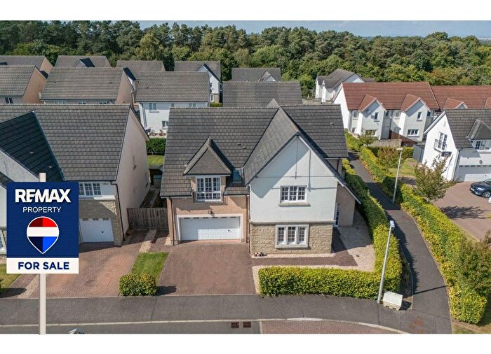 5 Bedroom Detached House For Sale In West Cairn View, Murieston, Livingston, EH54