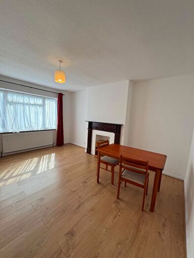 2 Bedroom Maisonette To Rent In Woodmans Court, Stanmore, HA7