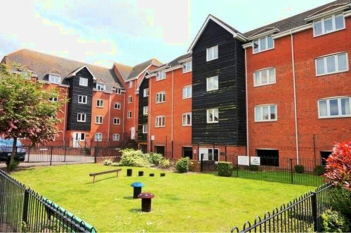 2 Bedroom Flat To Rent In Priory Avenue, Southampton, Hampshire, SO17