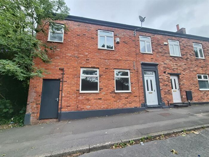 4 Bedroom End Of Terrace House To Rent In Huddersfield Road, Stalybridge, SK15