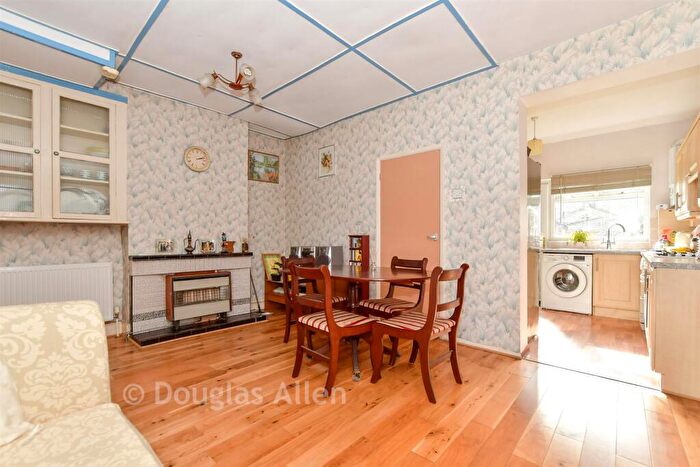 3 Bedroom End Of Terrace House For Sale In Alexandra Road, East Ham, E6