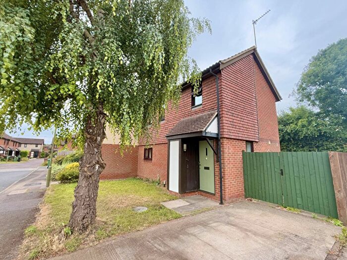 3 Bedroom Semi-Detached House For Sale In Balliol Drive, Didcot, OX11