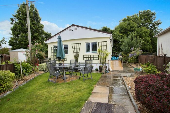 2 Bedroom Mobile/park Home For Sale In Hurst Park, Martock, TA12