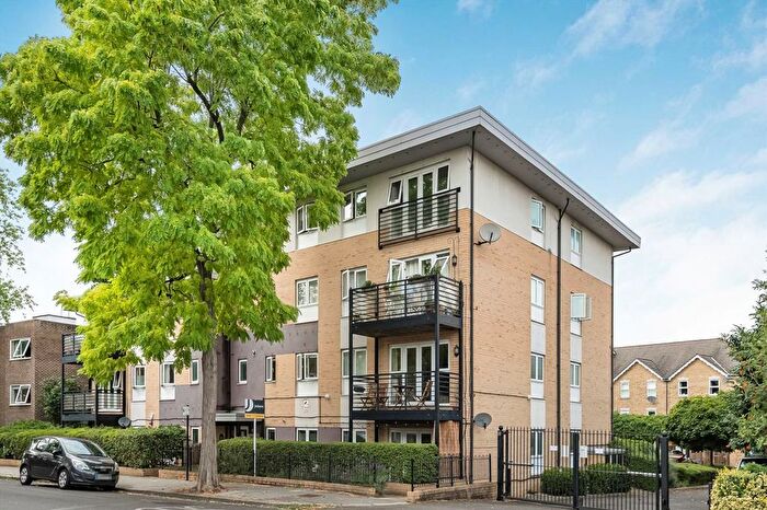 2 Bedroom Flat To Rent In Rodenhurst Road, Clapham, SW4