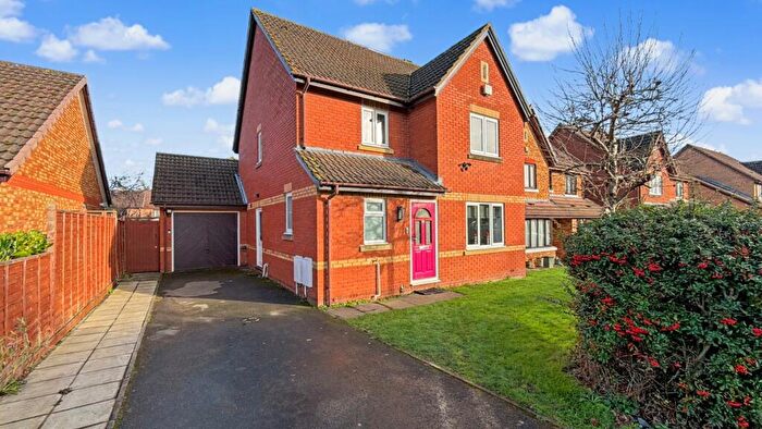 4 Bedroom Detached House For Sale In Coopers Green, Bicester, OX26