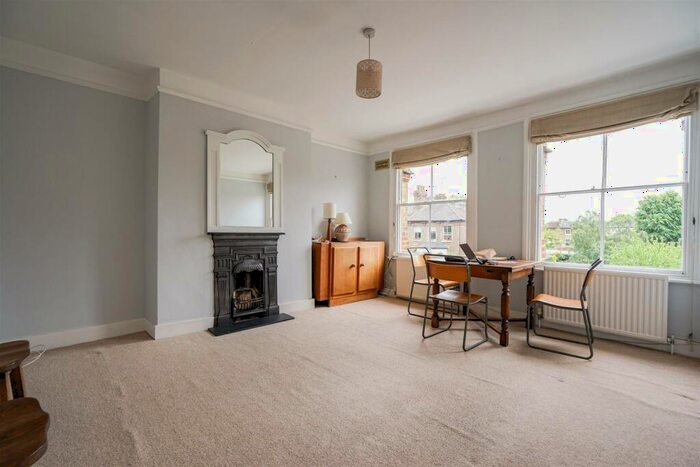 3 Bedroom Maisonette To Rent In Hungerford Road, Islington, N7