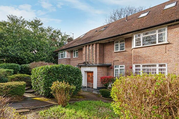 2 Bedroom Flat To Rent In Heronsgate, Edgware, Middex, HA8