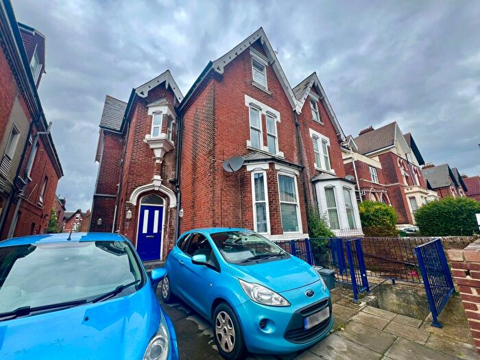2 Bedroom Flat To Rent In Victoria Road North, Southsea, PO5