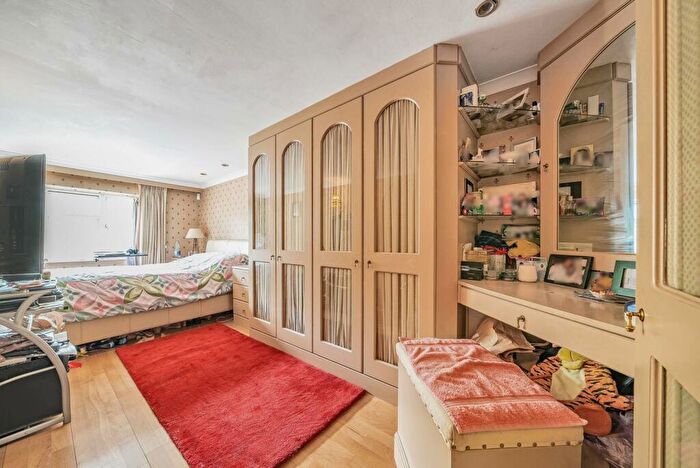 5 Bedroom Detached House For Sale In Old Howletts Lane, Ruislip, HA4
