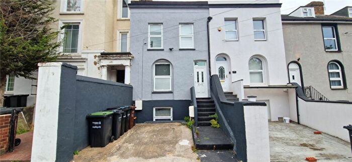 Flat To Rent In Milton Road, Gravesend, Kent, DA12