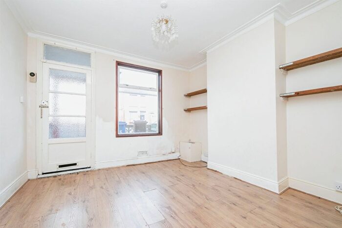 3 Bedroom Terraced House For Sale In Riverside Road, Ipswich, IP1