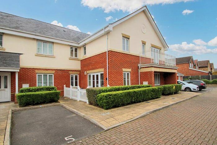 2 Bedroom Flat To Rent In Loudwater, HP10