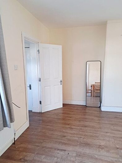 2 Bedroom Maisonette To Rent In Livingstone Road, Southall, UB1
