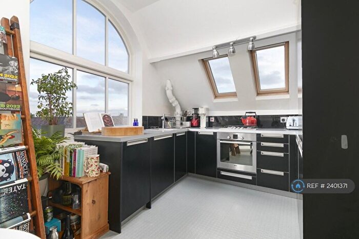 2 Bedroom Flat To Rent In Schoolbell Mews, London, E3