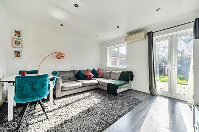 2 Bedroom Semi Detached House For Sale In Heather Hill Close, Earley, Reading, Berkshire, RG6