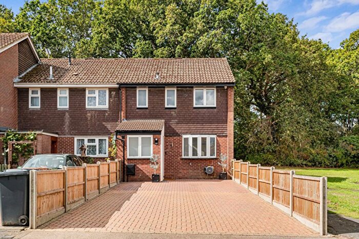 3 Bedroom End Terrace House For Sale In Wildfield Close, Wood Street Village, Guildford, Surrey, GU3