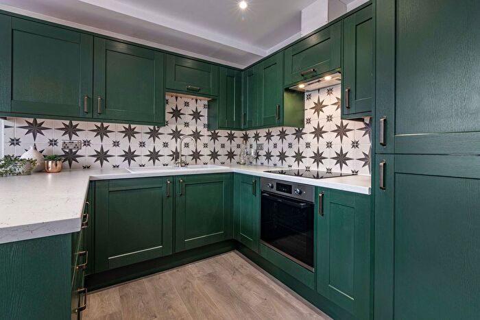 2 Bedroom Flat To Rent In Apartment, Powell House, LN5