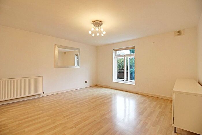 1 Bedroom Flat To Rent In Woodside Lane, Woodside Park, N12