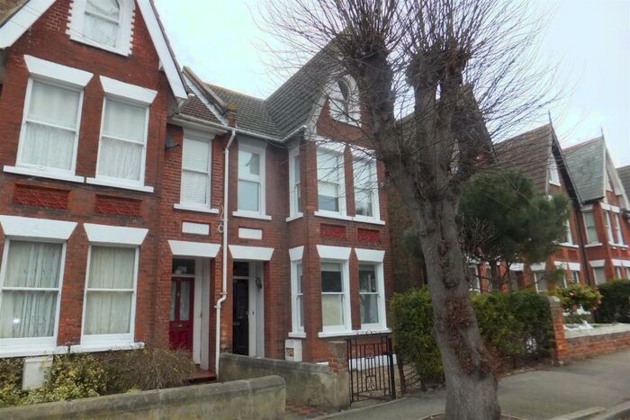 5 Bedroom House To Rent In Queens Gardens, Herne Bay, CT6