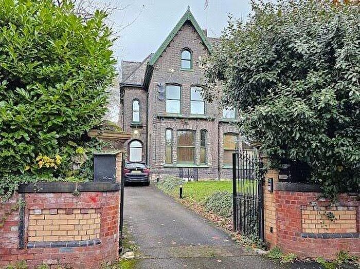 3 Bedroom Flat To Rent In Carlton Road, Manchester, Greater Manchester, M16