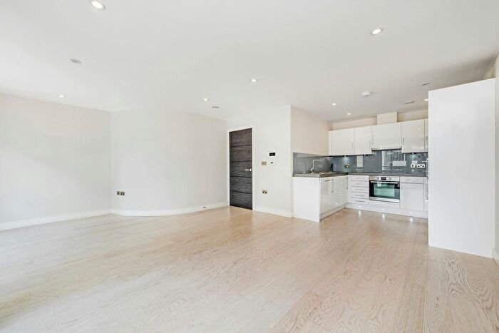 2 Bedroom Flat To Rent In Goswell Road, London, EC1V