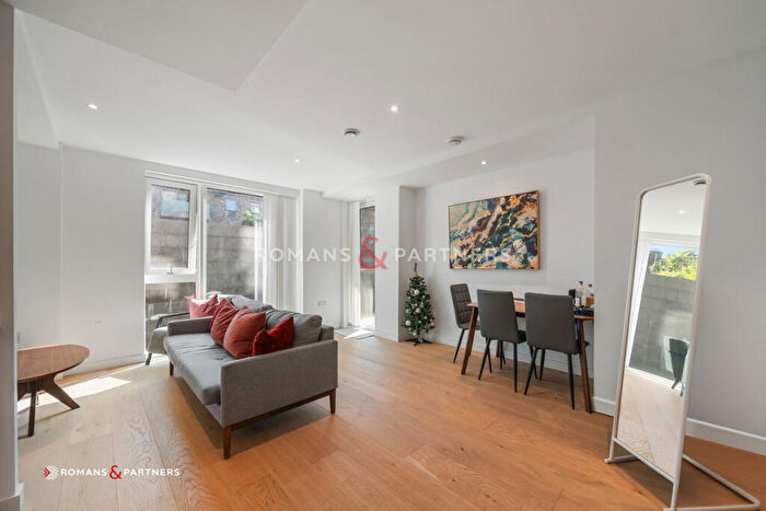 1 Bedroom Apartment For Sale In Emerson Court, Kings Cross, N1