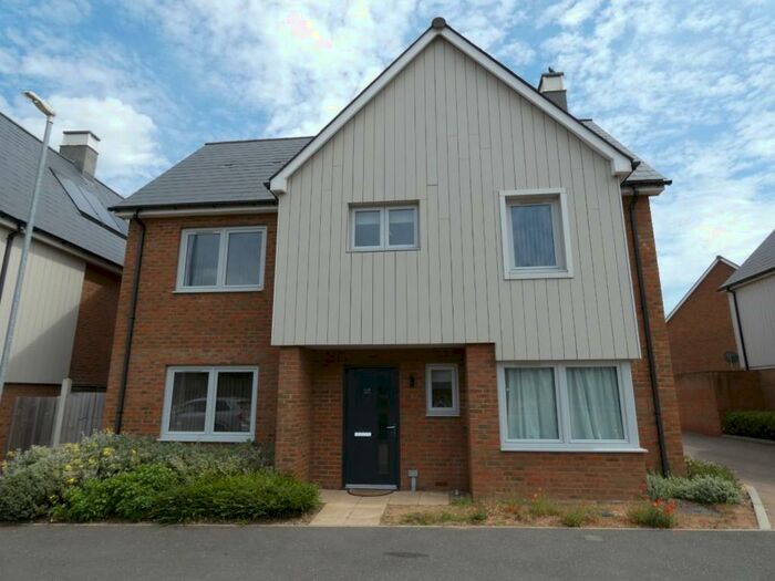 4 Bedroom Detached House To Rent In Castlridge Drive, Greenhithe, Kent, DA9