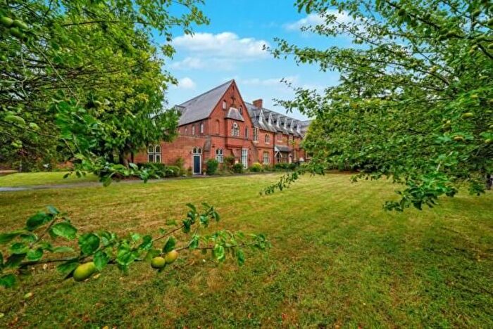 2 Bedroom Flat For Sale In Apartment Convent Court, Windsor, Berkshire, SL4