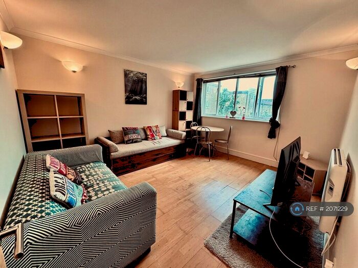 2 Bedroom Flat To Rent In Duckett Street, London, E1