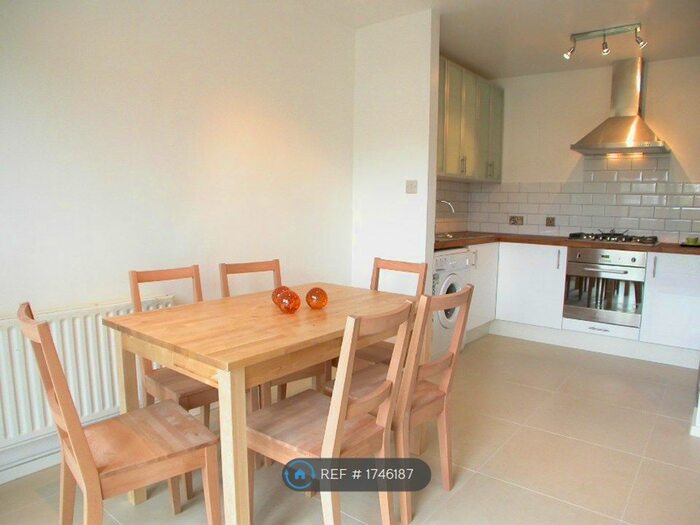 4 Bedroom Flat To Rent In Clapham Common, London, SW4